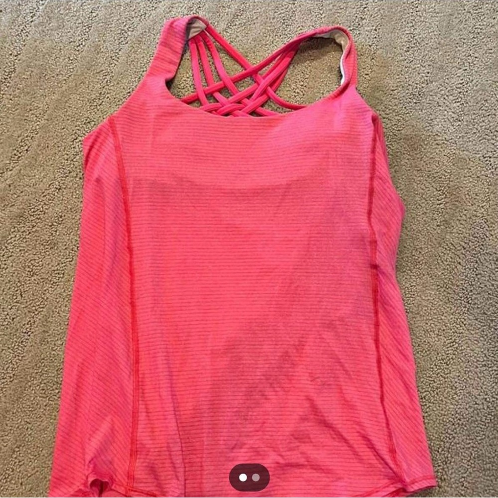 Women’s LuluLemon Size 6 tank with built in bra